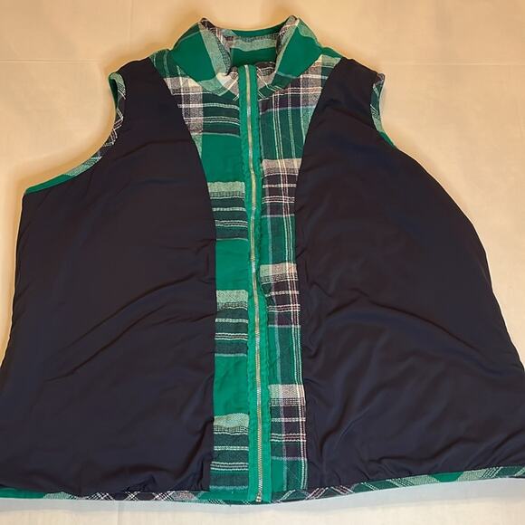 Quilted Flannel Padded Vest Womens Size 22/24W Green Plaid Pockets Casual Layer - Picture 10 of 16